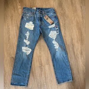 The Levi's 501 Original in size 32 × 29: classic sit-at-waist fit, straight leg